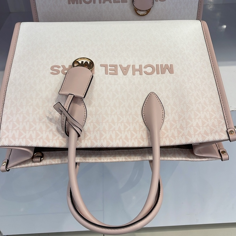 MICHAEL KORS Mirella Medium EW Ombré Logo Tote Bag
POWDER BLUSH
NWT - Picture 6 of 12